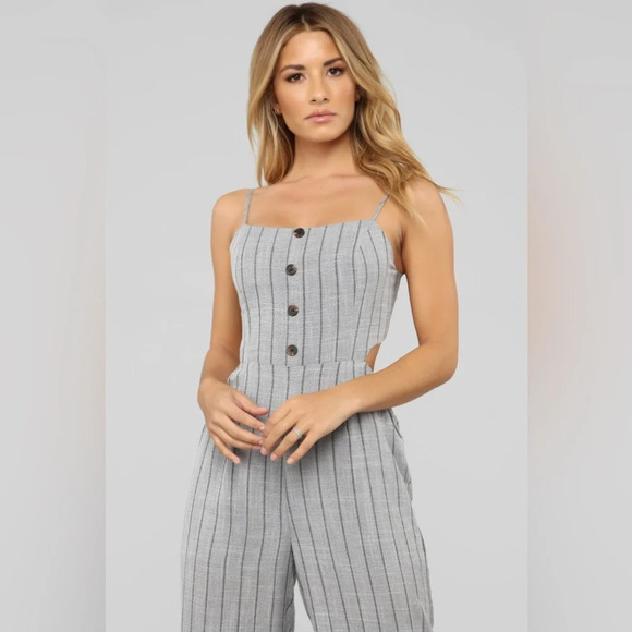 Fashion nova jumpsuit sz. M - Picture 2 of 5